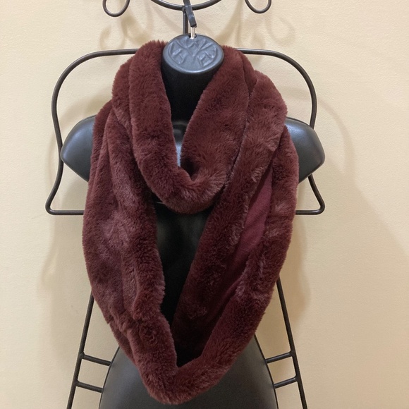 2 for 1! Lane Bryant Faux Fur Infinity Scarves, Burgundy and Teal (NWT) - Picture 13 of 13
